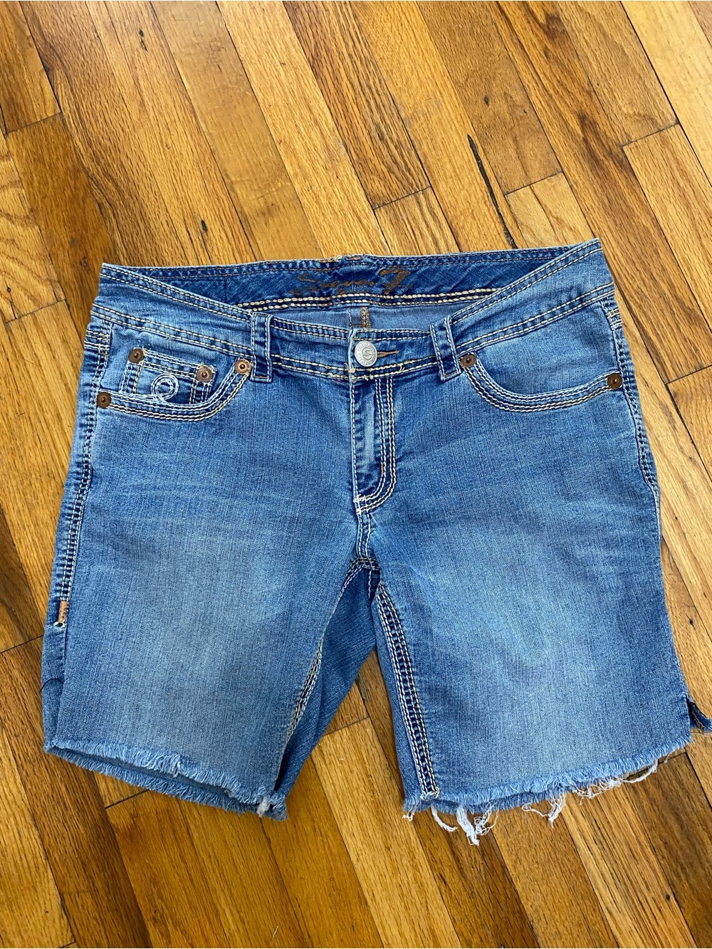 Seven7 Luxe Women’s Y2K Low Rise Blue Denim 8” inseam Jean Shorts Stretch 14!